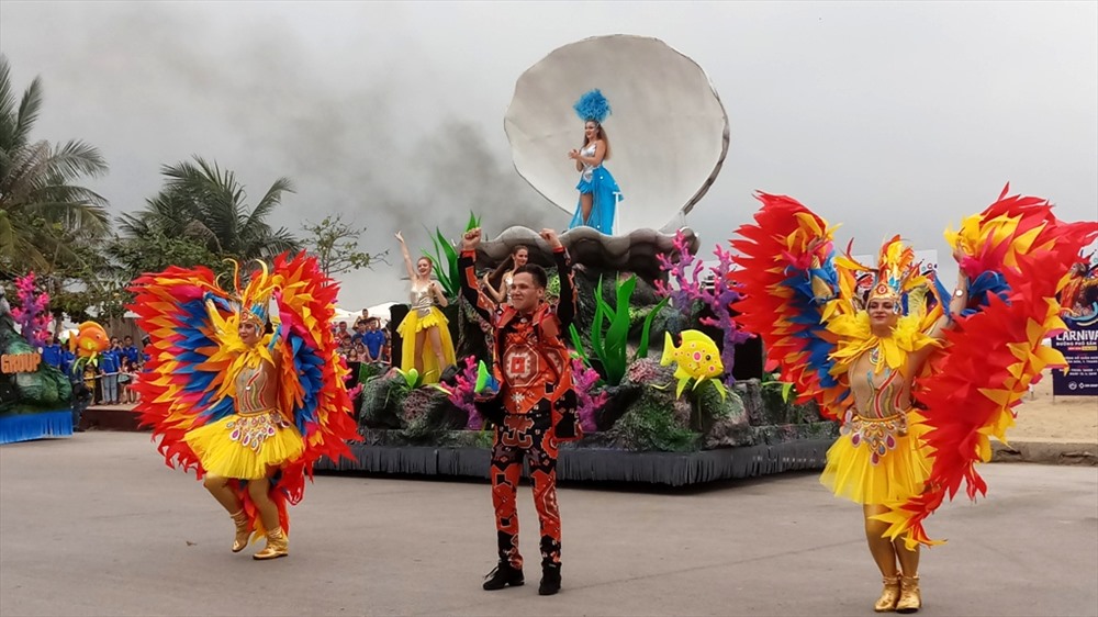 Rực rỡ sắc màu tại Lễ hội Carnival Đường phố Sầm Sơn 2019